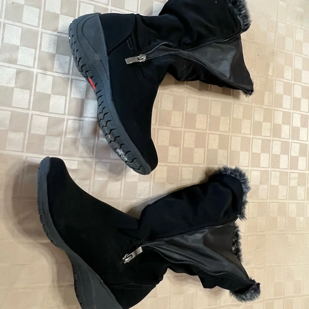 Weatherproof Boots Women 6.5M zip sides 12” tall suede Faux Fur Winter Adventura